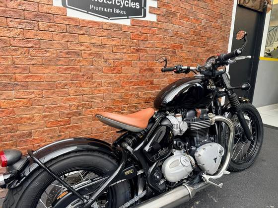 TRIUMPH BONNEVILLE BOBBER 1200 